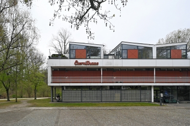 <Eternitový dům>Eternit house</Eternitový dům> - foto: Petr Šmídek, 2025
