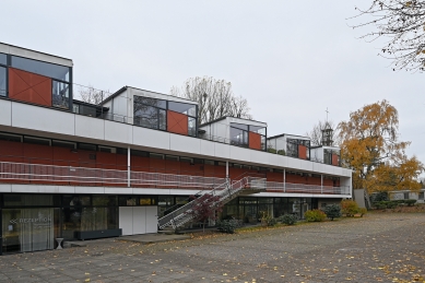 <Eternitový dům>Eternit house</Eternitový dům> - foto: Petr Šmídek, 2024