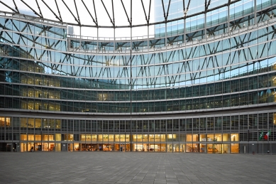 Palazzo Lombardia  - foto: Petr Šmídek, 2021
