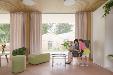 Home for the Elderly with Kindergarten in Horní Jirčany - foto: Alex Shoots Buildings