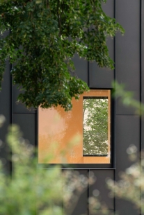 Black House  - foto: Alex Shoots Buildings