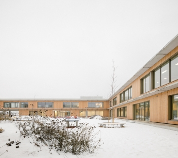 Lošbates Primary School - foto: Alex Shoots Buildings