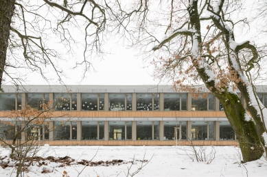 Lošbates Primary School - foto: Alex Shoots Buildings