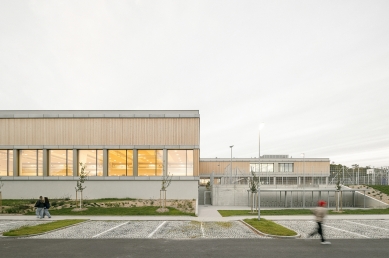 Lošbates Primary School - foto: Alex Shoots Buildings