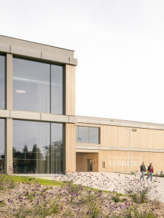 Lošbates Primary School - foto: Alex Shoots Buildings