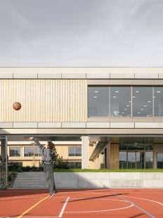 Lošbates Primary School - foto: Alex Shoots Buildings