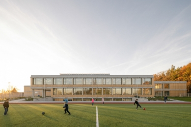 Lošbates Primary School - foto: Alex Shoots Buildings