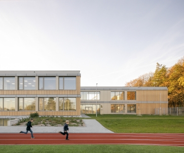Lošbates Primary School - foto: Alex Shoots Buildings
