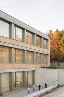 Lošbates Primary School - foto: Alex Shoots Buildings