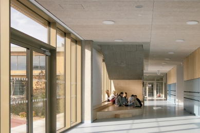 Lošbates Primary School - foto: Alex Shoots Buildings