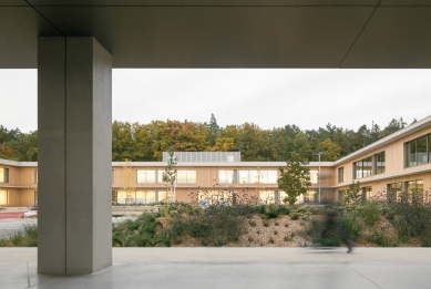 Lošbates Primary School - foto: Alex Shoots Buildings