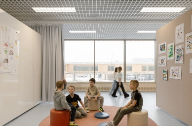 Lošbates Primary School - foto: Alex Shoots Buildings