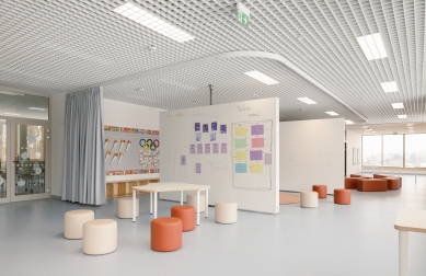 Lošbates Primary School - foto: Alex Shoots Buildings