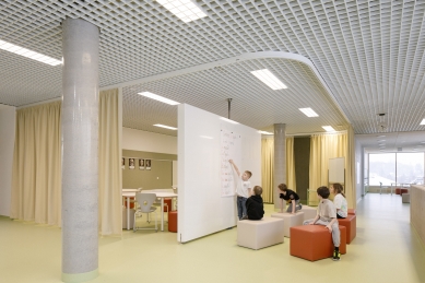 Lošbates Primary School - foto: Alex Shoots Buildings