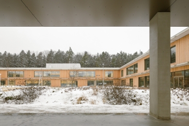 Lošbates Primary School - foto: Alex Shoots Buildings