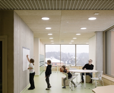 Lošbates Primary School - foto: Alex Shoots Buildings