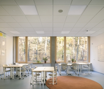 Lošbates Primary School - foto: Alex Shoots Buildings