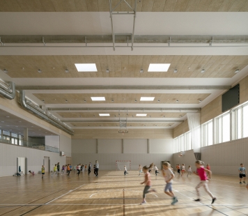 Lošbates Primary School - foto: Alex Shoots Buildings