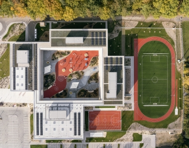 Lošbates Primary School - foto: Alex Shoots Buildings