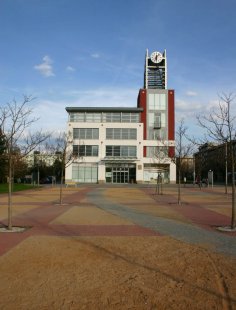 Sdružený objekt radnice, městské policie a expozitury banky - foto: archiv AVE architekt