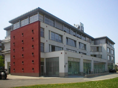 Sdružený objekt radnice, městské policie a expozitury banky - foto: archiv AVE architekt