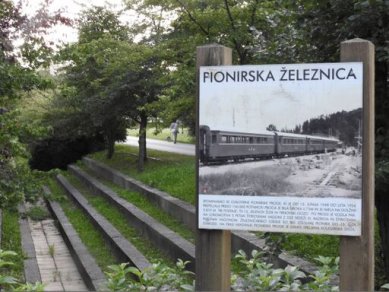 Nonument! - pozvánka na symposium v CAMP - foto: Pionýrská železnice, Ljubljana
