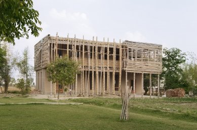kruh jaro 2021: Dialogy IV - Architekten Eike Roswag-Klinge: Škola v Pakistánu ZRS 2013