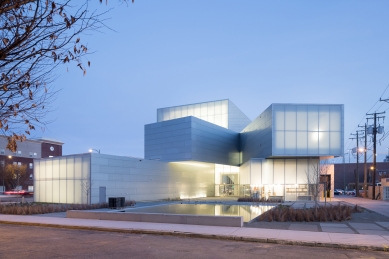 Steven Holl. Making Architecture - výstava v Ostravě - Institut současného umění VCU za soumraku, Richmond, USA - foto: Iwan Baan