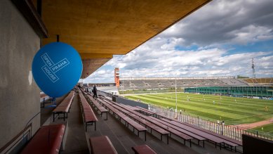 Velký strahovský stadion – z tribuny na tribunu