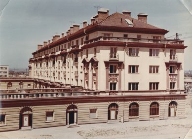 Martina Hrabová: František Sammer - architekt smělých vizí - František Sammer, tzv. Superblok, sídliště Slovany v Plzni, 50. léta - foto: © Archiv města Plzně