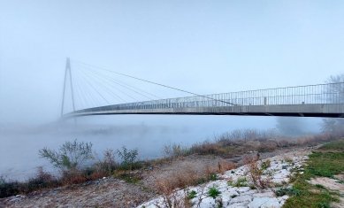 kruh jaro 2023 - Petr Tej /CZ + Eugen Brühwiler /CH - Marek Blank, Petr Tej, Jan Mourek: Lávka přes Vltavu v Lužci nad Vltavou