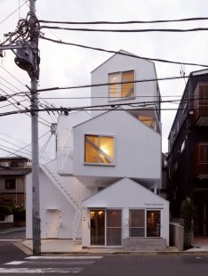 Sou Fujimoto: Primitive Future - Everything is circulating - Tokyo Apartment, Komone, Itabashiku, Tokyo, JP, 2010 - foto: © Daici Ano