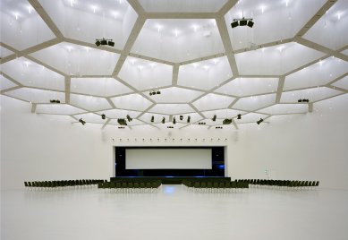 kruh podzim 2023 - Joseph Schwartz / CH - Degelo Architekten: Rozšíření kongresového centra v Davosu - foto: Ruedi Walti