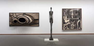 Střet umění a politiky: Berlínská výstava v Miesově galerii