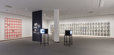 Střet umění a politiky: Berlínská výstava v Miesově galerii