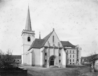 Antonín Blažek (1874-1944) - architekt Brna a Hodonína - Přestavba kostela sv. Vavřince v Komíně (1911-1913, v pozadí Jubilejní škola (1908)