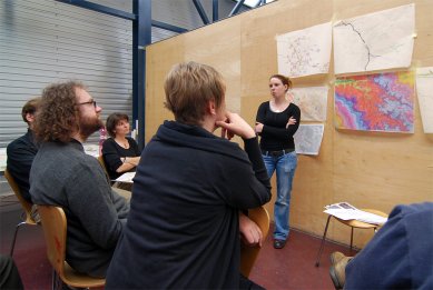 Budoucí architekti představili své vize rozvoje Liberce - Z průběhu workshopu 26. dubna 2011 - foto: FUA TUL