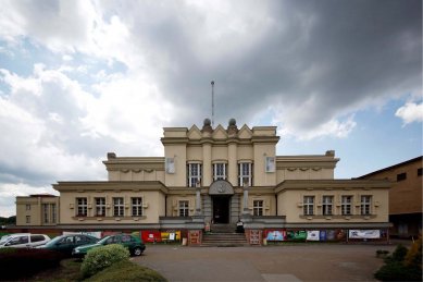 Přednáška Rostislava Šváchy o díle Bohumíra Kozáka - Bohumír Kozák: Radiotelegrafní a vysílací stanice (dnes Golf Club), Poděbrady, 1921–1924