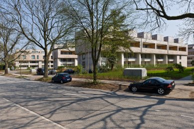 Atelier blauraum and the extensions of residential buildings Treehouses Babelallee in Hamburg - Just as old trees could essentially be preserved, so could the open and transit green areas between the six residential blocks, whose gable sides face the street. - foto: Fermacell