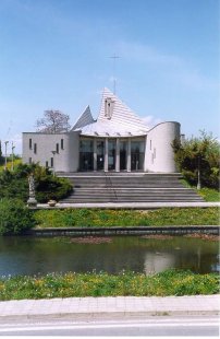 Kostel v Senetářově - ojedinělá architektura vzniklá za totality - foto: www.senetarov.cz