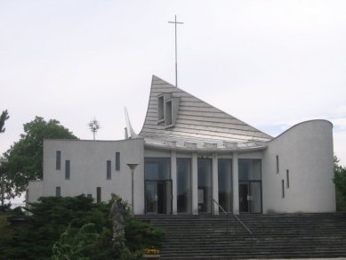 Kostel v Senetářově - ojedinělá architektura vzniklá za totality - foto: www.senetarov.cz