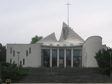 Kostel v Senetářově - ojedinělá architektura vzniklá za totality - foto: www.senetarov.cz