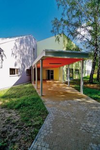 Architektonické diela nominované na Cenu ARCH 2011 - Základná škola Tulipán, Nitra (Barak architekti / Viktor Šabík, ARCH 9/2010)