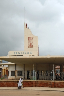 Asmara industriální - Dílna a servis firmy Fiat - Giuseppe Pettazzi, 1938 - foto: Adam Lacina