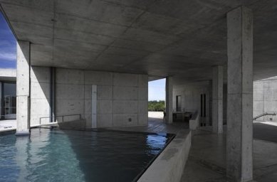 Rodinný dům na Srí Lance od Tadao Ando - foto: Edmund Sumner