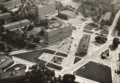 kruh podzim 2011: Zlín sobě - Dobový snímek Náměstí Práce ve Zlíně - foto: Občanské sdružení KRUH