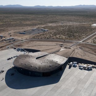 Terminal for space flights in New Mexico by Norman Foster - foto: Nigel Young