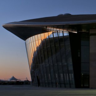 Terminal for space flights in New Mexico by Norman Foster - foto: Nigel Young