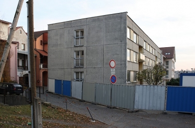 V H. Brodě začala demolice paneláku, který vadil v centru - foto: Archiv redakce