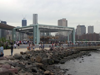 Rozhovor s Petrem Kratochvílem - Jane's Carousel v Brooklyn Park - Jane's Carousel v Brooklyn Bridge Park od Jeana Nouvela (2011) - foto: Petr Kratochvíl/Fulbright-Masaryk grant, 2011